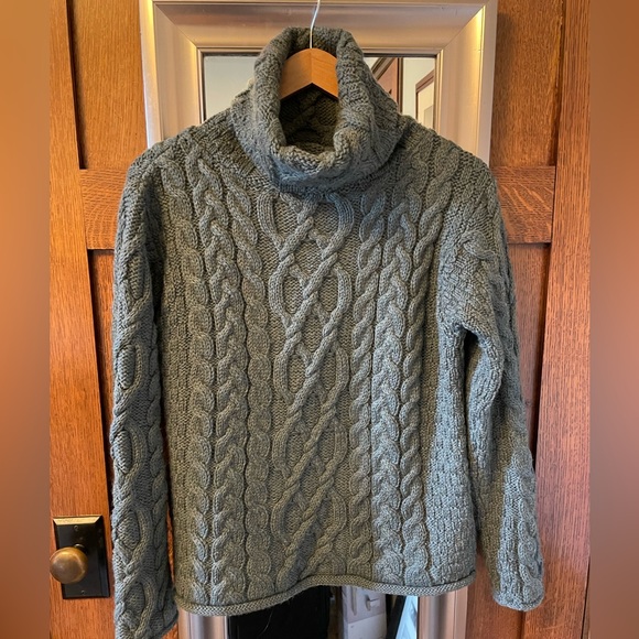 Inis Craft Sweaters - Inis Craft Irish knit sweater size medium.
